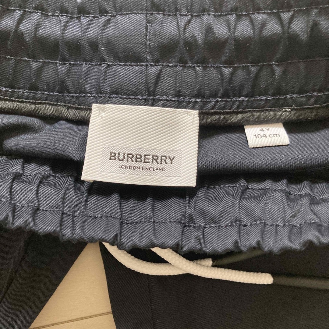 BURBERRY(バーバリー)のBURBERRY 4Y 104cm パンツ キッズ/ベビー/マタニティのキッズ服男の子用(90cm~)(パンツ/スパッツ)の商品写真