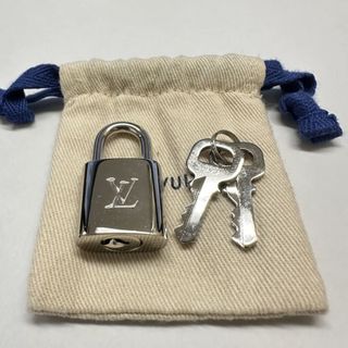 ルイヴィトン(LOUIS VUITTON)のLOUIS VUITTON ルイ・ヴィトン パドロック 保存袋付き 448 カデナ 鍵 南京錠 キー 防犯 メタル レディース メンズ ファッション 小物 USED 【中古】(その他)