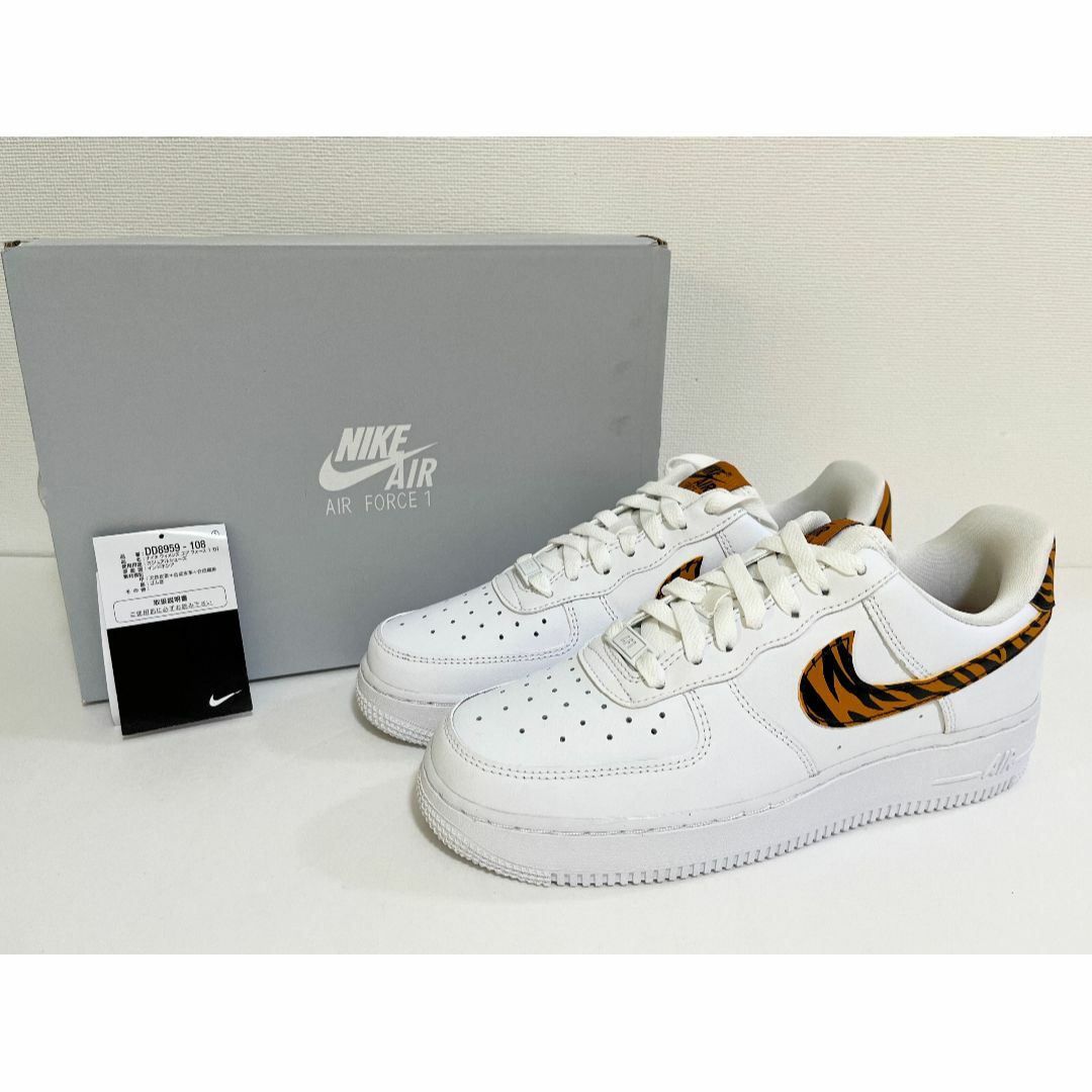 NIKE(ナイキ)の【新品】24.5cm NIKE WMNS エアフォース1 タイガーストライプス レディースの靴/シューズ(スニーカー)の商品写真