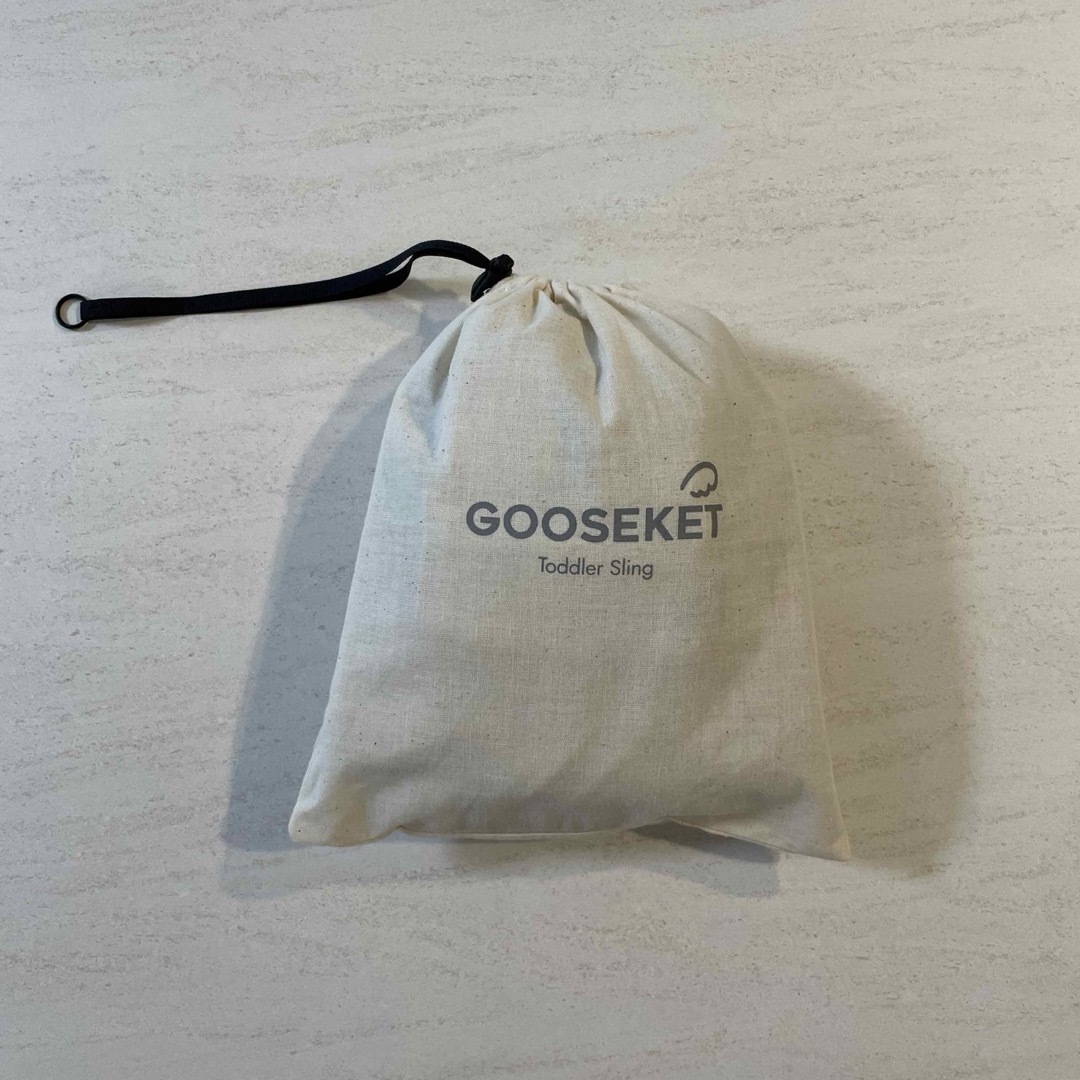 GOOSEKET(グスケット)のGOOSEKETグスケット ベージュ キッズ/ベビー/マタニティの外出/移動用品(抱っこひも/おんぶひも)の商品写真