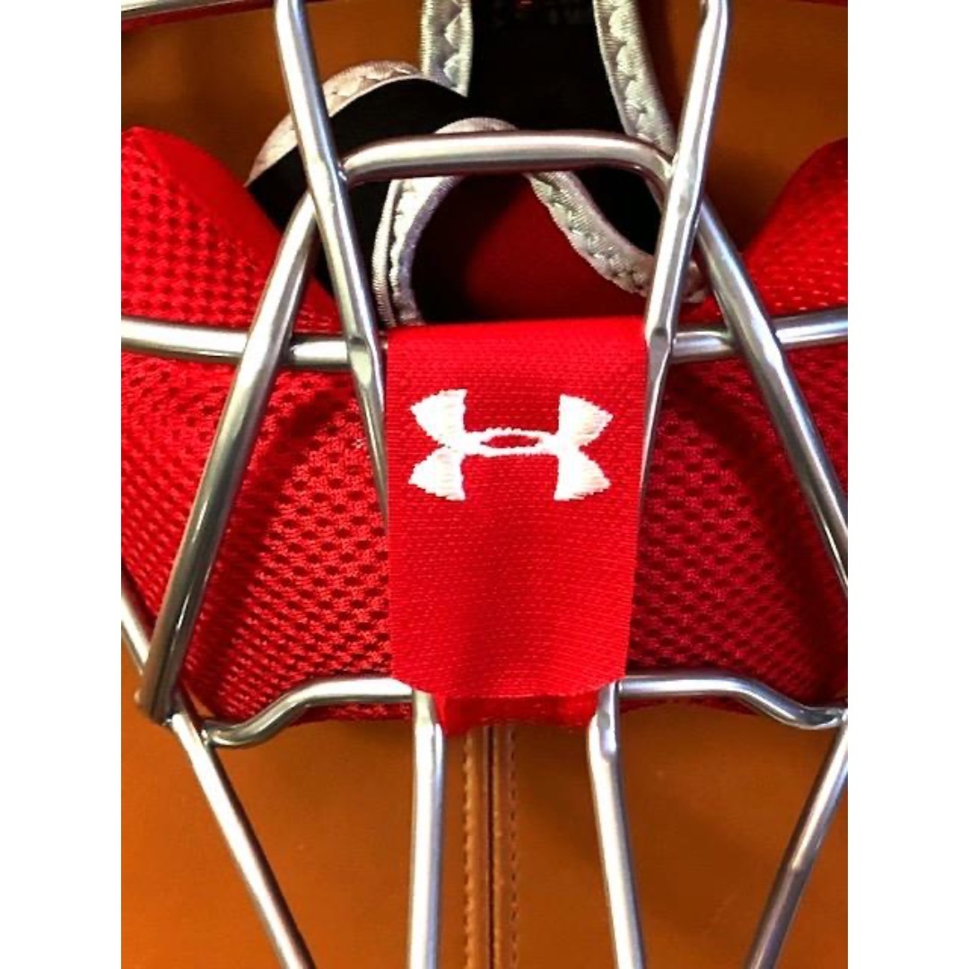 UNDER ARMOUR(アンダーアーマー)の新品2024年アメリカ限定★最高級☆アンダーアーマー☆キャッチャーマスク☆赤 スポーツ/アウトドアの野球(防具)の商品写真