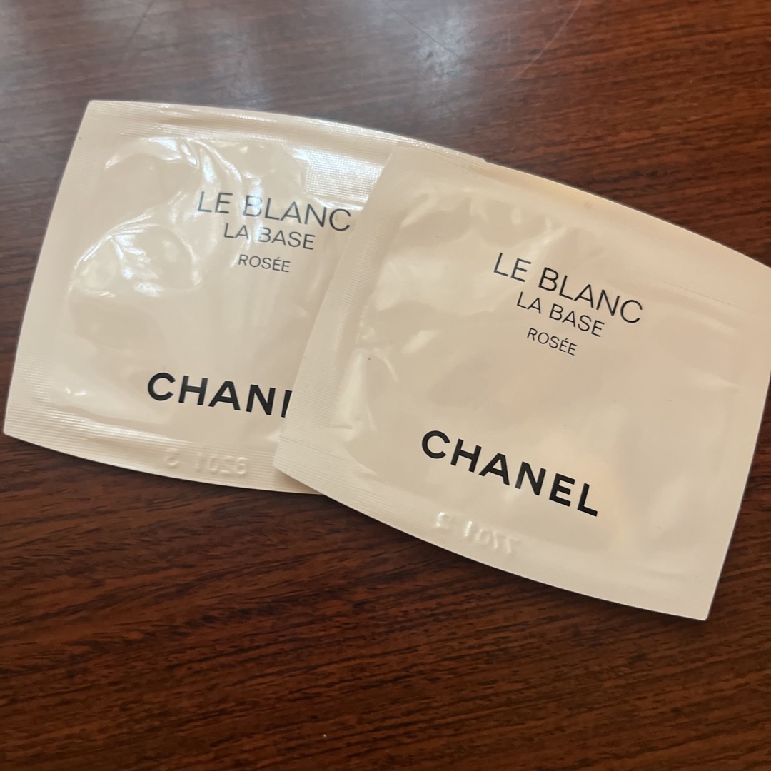 CHANEL(シャネル)のCHANEL シャネル サンプル　ルブラン　ラバーズロゼ　下地 コスメ/美容のキット/セット(サンプル/トライアルキット)の商品写真