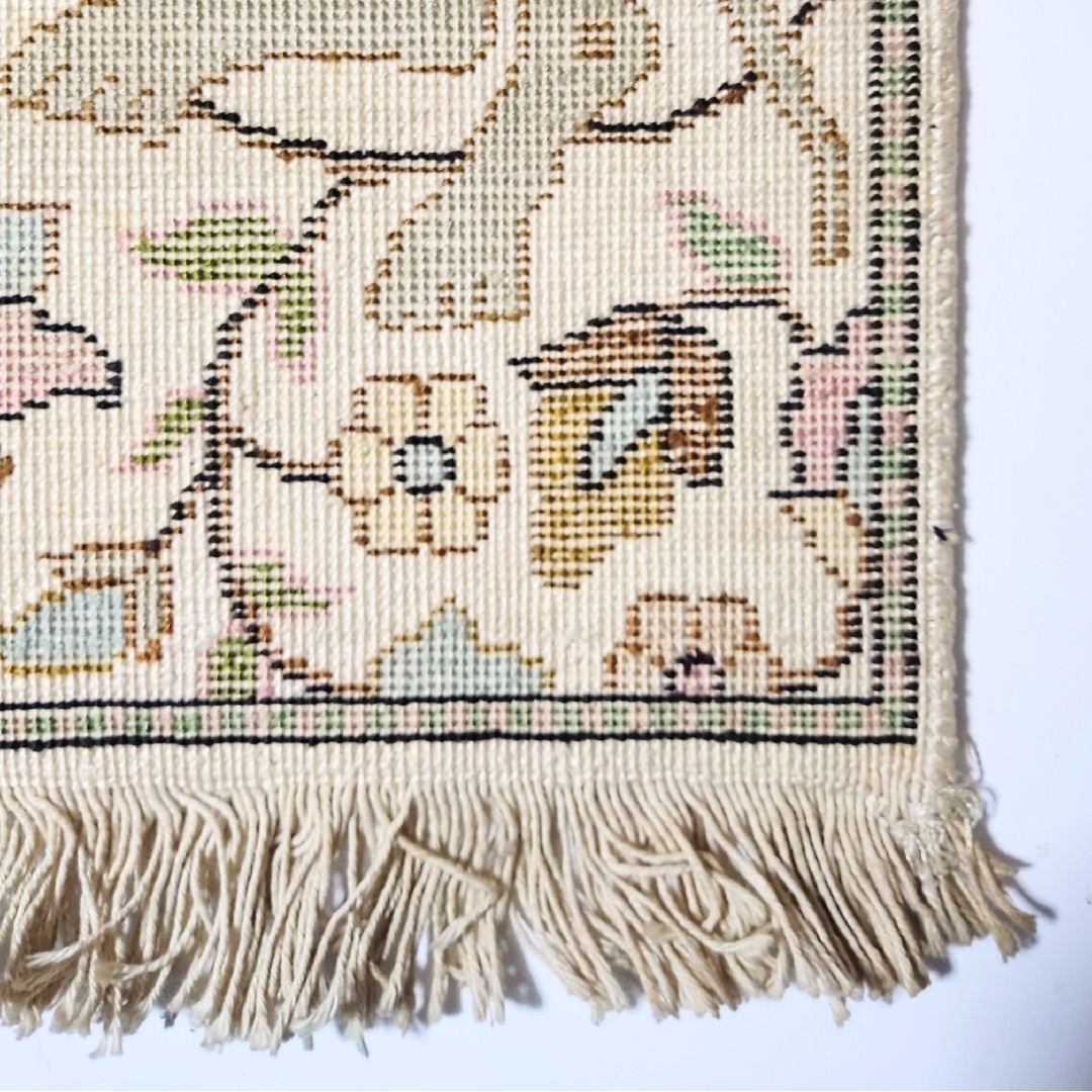 インド ミニ絨毯 約37×37cm シルク【ヴィンテージ】 インテリア/住まい/日用品のラグ/カーペット/マット(カーペット)の商品写真