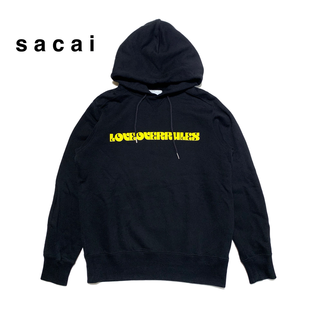 sacai(サカイ)の☆良品 サカイ 21ss プリント ロゴ プルオーバー スウェット パーカー 黒 メンズのトップス(パーカー)の商品写真