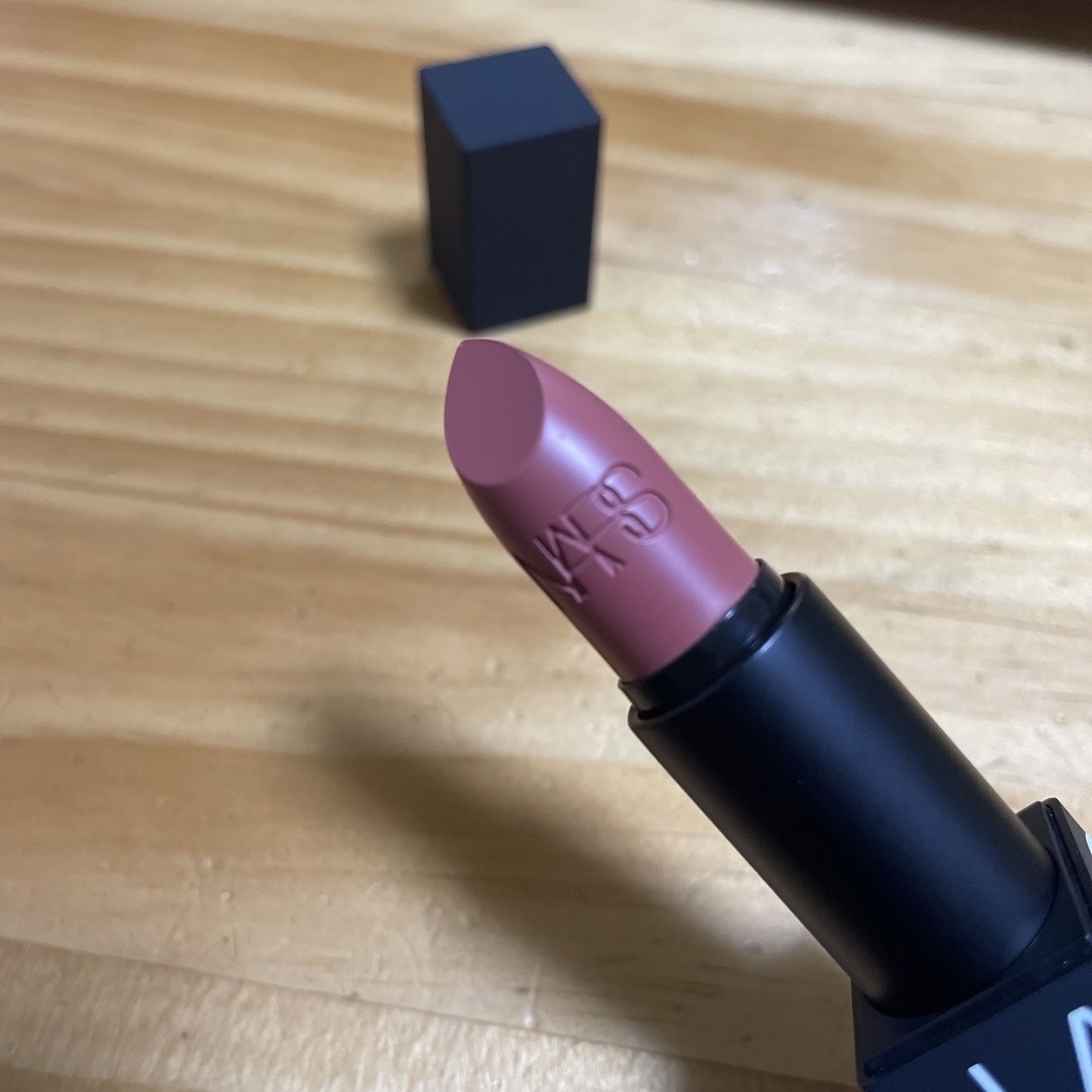 NARS(ナーズ)の未使用★NARS リップスティック 2913 TOLEDE コスメ/美容のベースメイク/化粧品(口紅)の商品写真