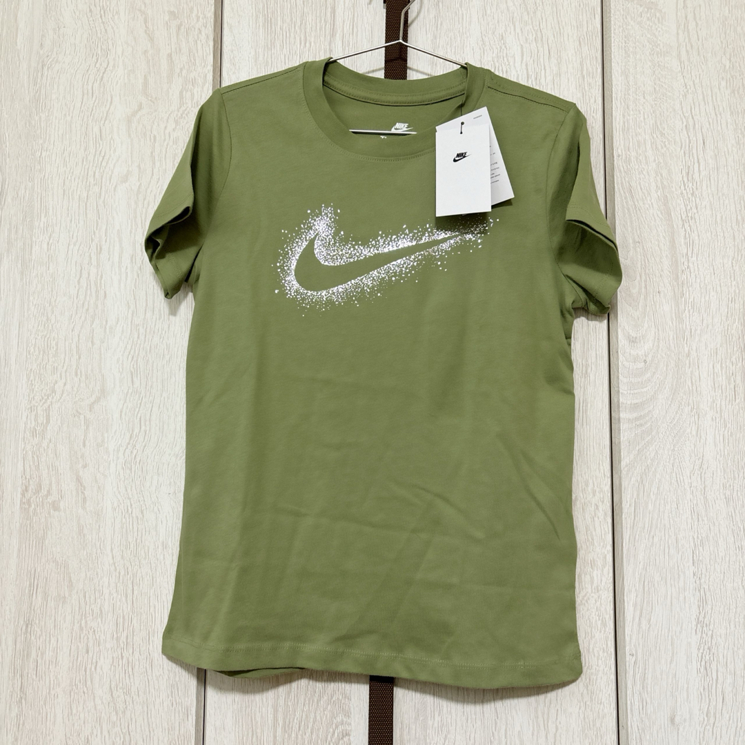 NIKE(ナイキ)の新品★NIKE★半袖tシャツ★スウッシュ★トレーニングウェア★Lサイズ レディースのトップス(Tシャツ(半袖/袖なし))の商品写真