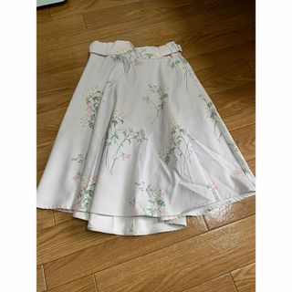 マジェスティックレゴン(MAJESTIC LEGON)のMAJESTICLEGON 花柄スカート♡(ひざ丈スカート)