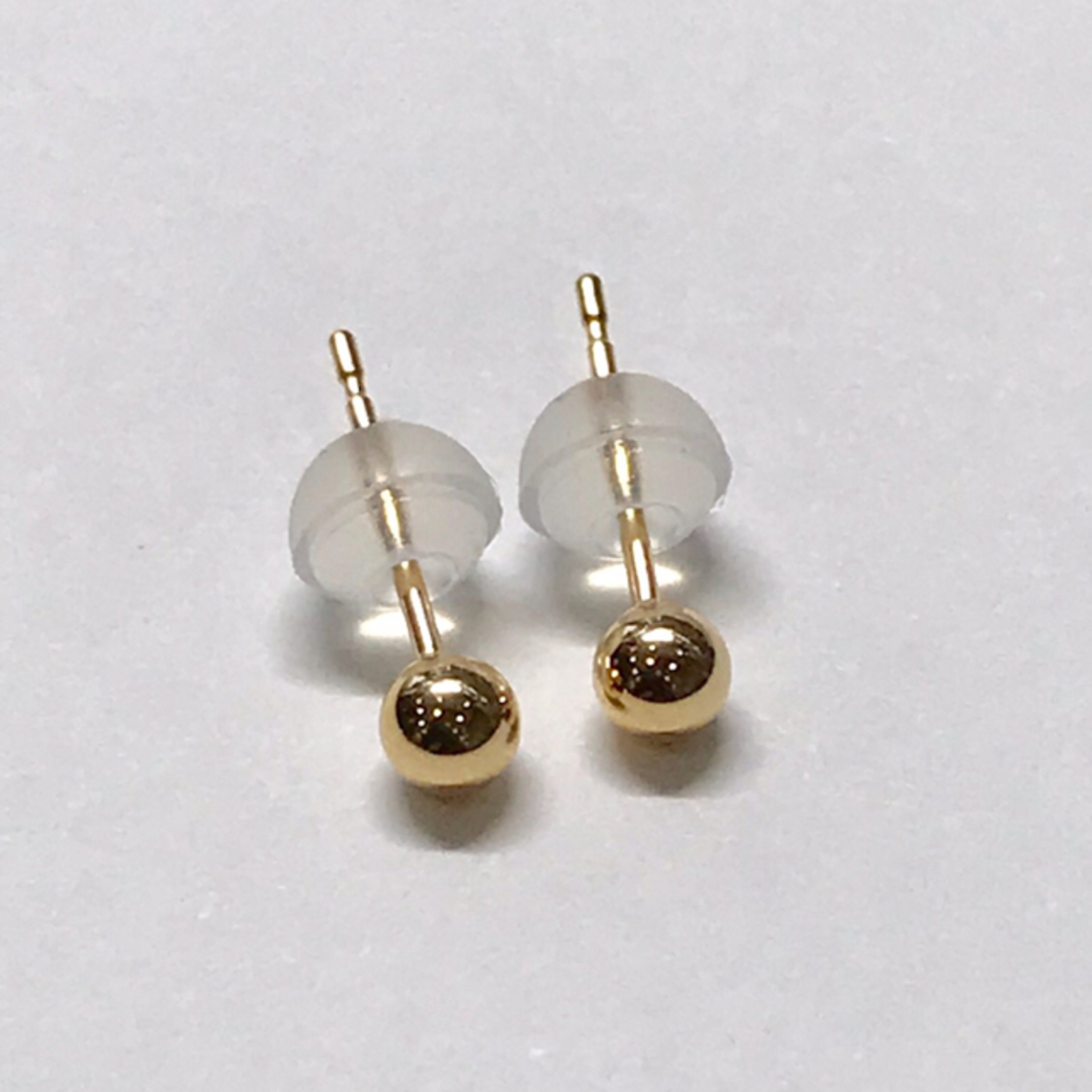 K18 丸玉ピアス  3mm 1ペア  シリコンキャッチ付き　送料無料　K18 レディースのアクセサリー(ピアス)の商品写真