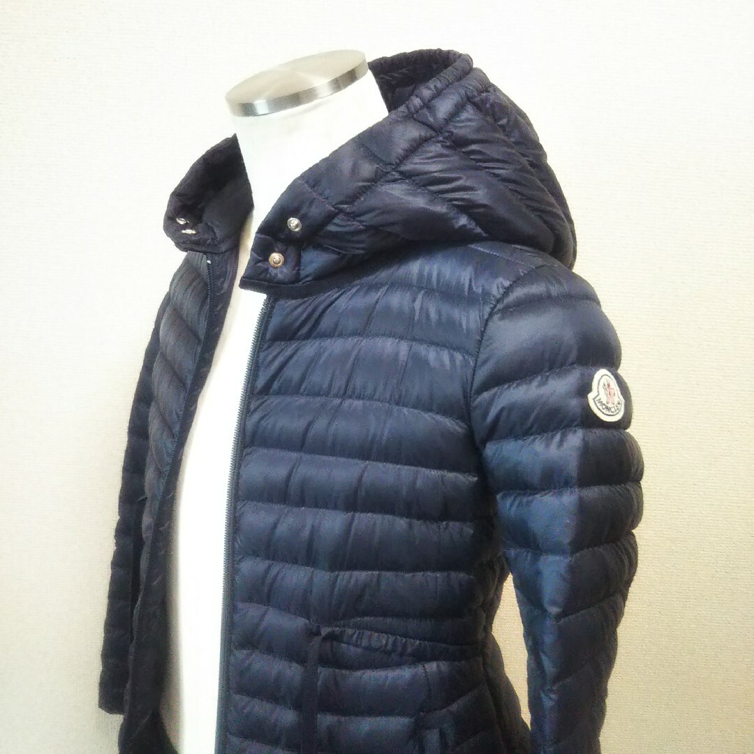 MONCLER(モンクレール)のモンクレール Barbel ダウンコート フード レディース ネイビー サイズ0 レディースのジャケット/アウター(ダウンコート)の商品写真