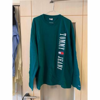 トミージーンズ(TOMMY JEANS)のTommy jeans ロンT グリーン　ロゴ刺繍　グリーン　Tシャツ　長袖(Tシャツ/カットソー(七分/長袖))