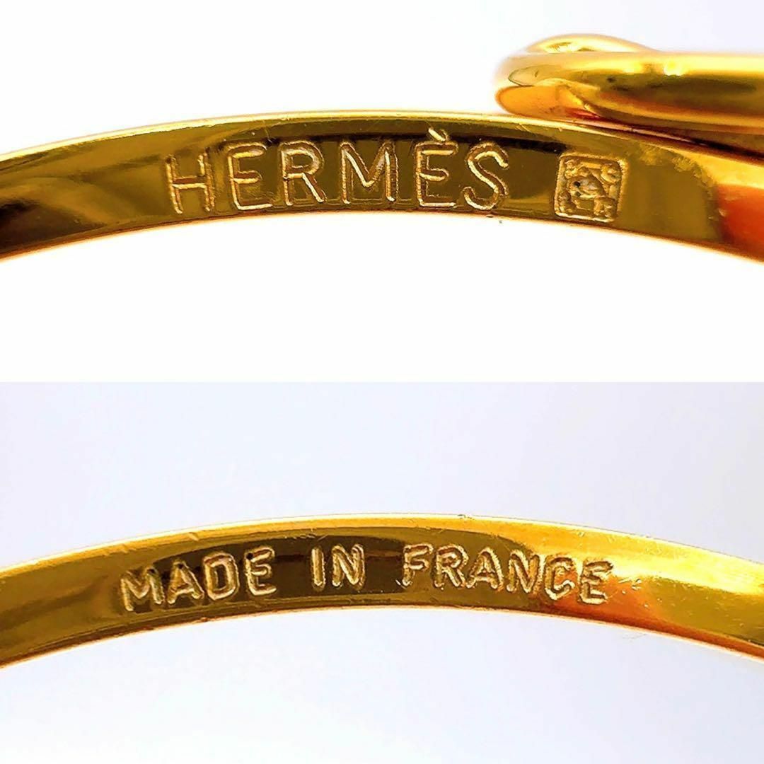 Hermes(エルメス)のHERMES エルメス バングル ブレスレット ピンク/ゴールド ベルトモチーフ レディースのアクセサリー(ブレスレット/バングル)の商品写真