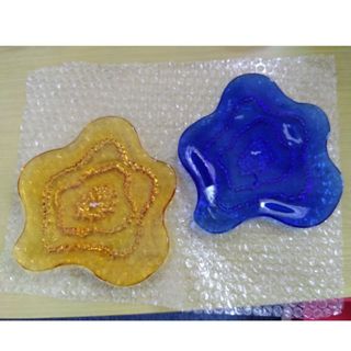 スガハラ(Sghr)のsghr スガハラ　花型ガラスプレート2枚セット　ブルー＆アンバー(食器)