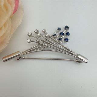 MIKIMOTO - 極美品✨箱付き✨ ミキモト ブローチ 3珠 シルバー パール MIKIMOTO - 極美品✨箱付き✨ ミキモト ブローチ 3珠 シルバー パール
