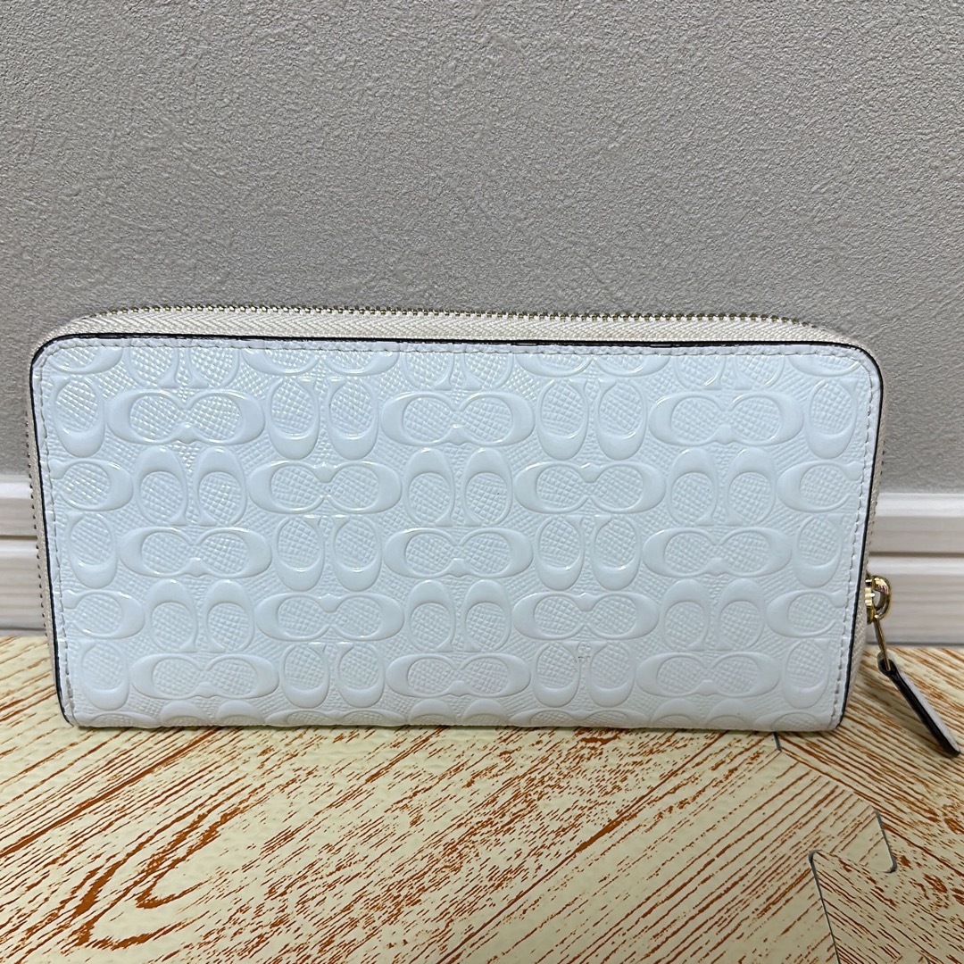 COACH - COACH コーチ 長財布 エンボス シグネチャー 白 の通販 COACH - COACH コーチ 長財布 エンボス シグネチャー 白 の通販