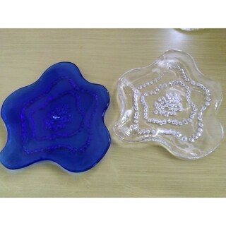 スガハラ(Sghr)のsghr スガハラ　花型ガラスプレート2枚セット　ブルー＆クリア(食器)
