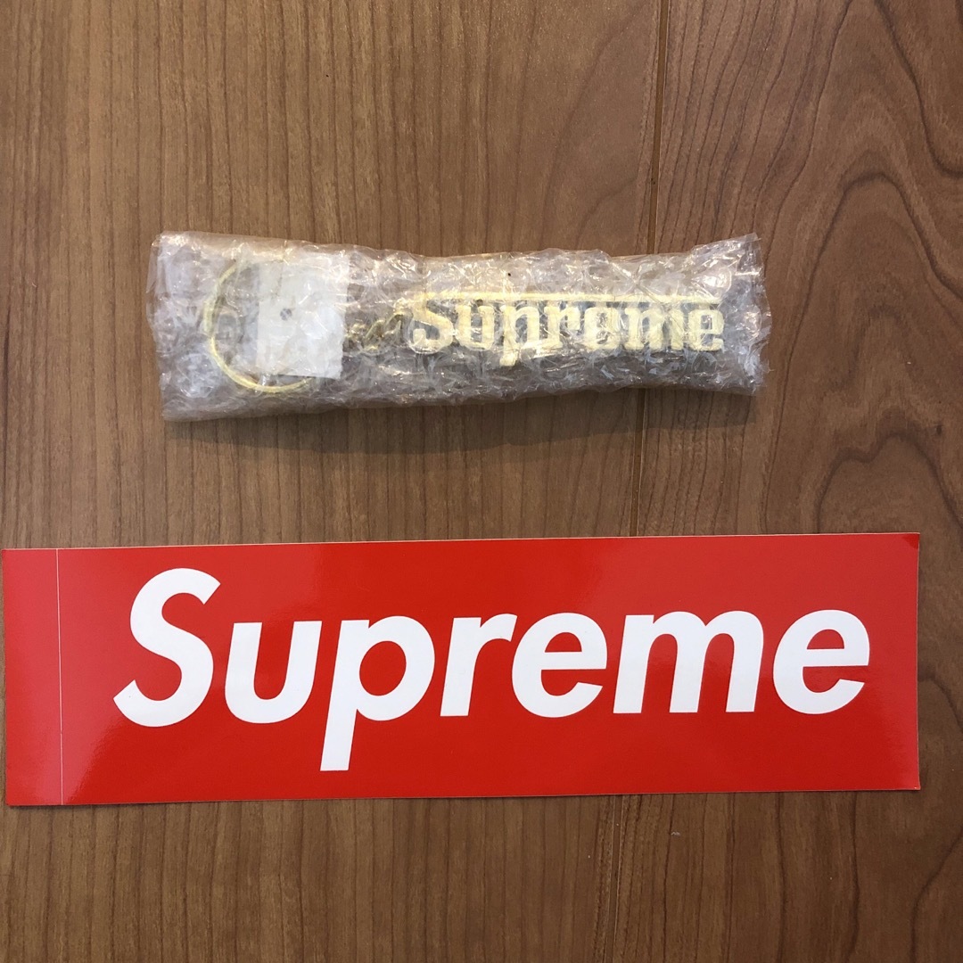 Supreme(シュプリーム)の新品未開封　supreme キーホルダー　キーチェーン　key chain メンズのファッション小物(キーホルダー)の商品写真