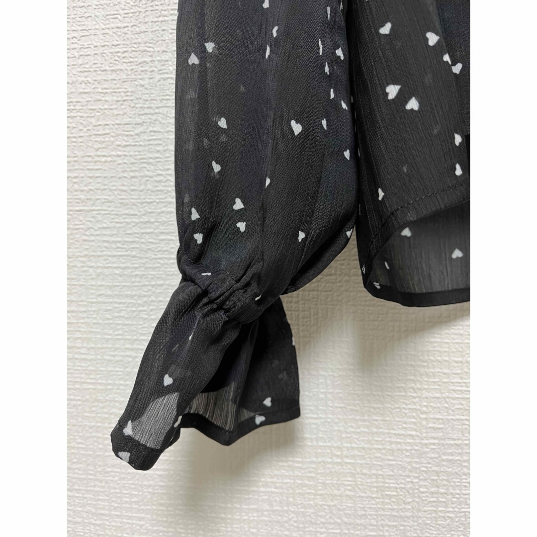 MAJESTIC LEGON(マジェスティックレゴン)のMAJESTICLEGON♡シフォン　ブラウス　ハート Mサイズ　トップス レディースのトップス(シャツ/ブラウス(長袖/七分))の商品写真