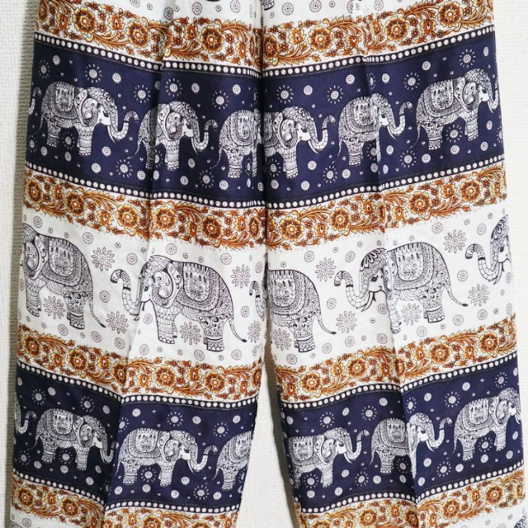 【新品】タイパンツ　着飾った象とアジアンフラワーライン　ボーダー風　紺 メンズのパンツ(サルエルパンツ)の商品写真