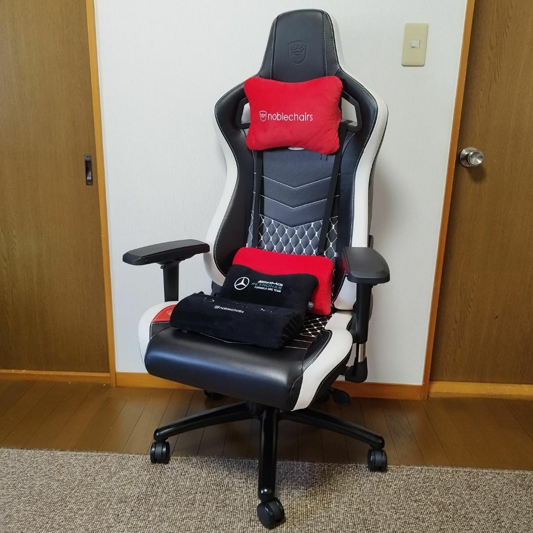 美品 noblechairs EPICトリコロール 本革＋AMG 新品クッション インテリア/住まい/日用品の椅子/チェア(デスクチェア)の商品写真