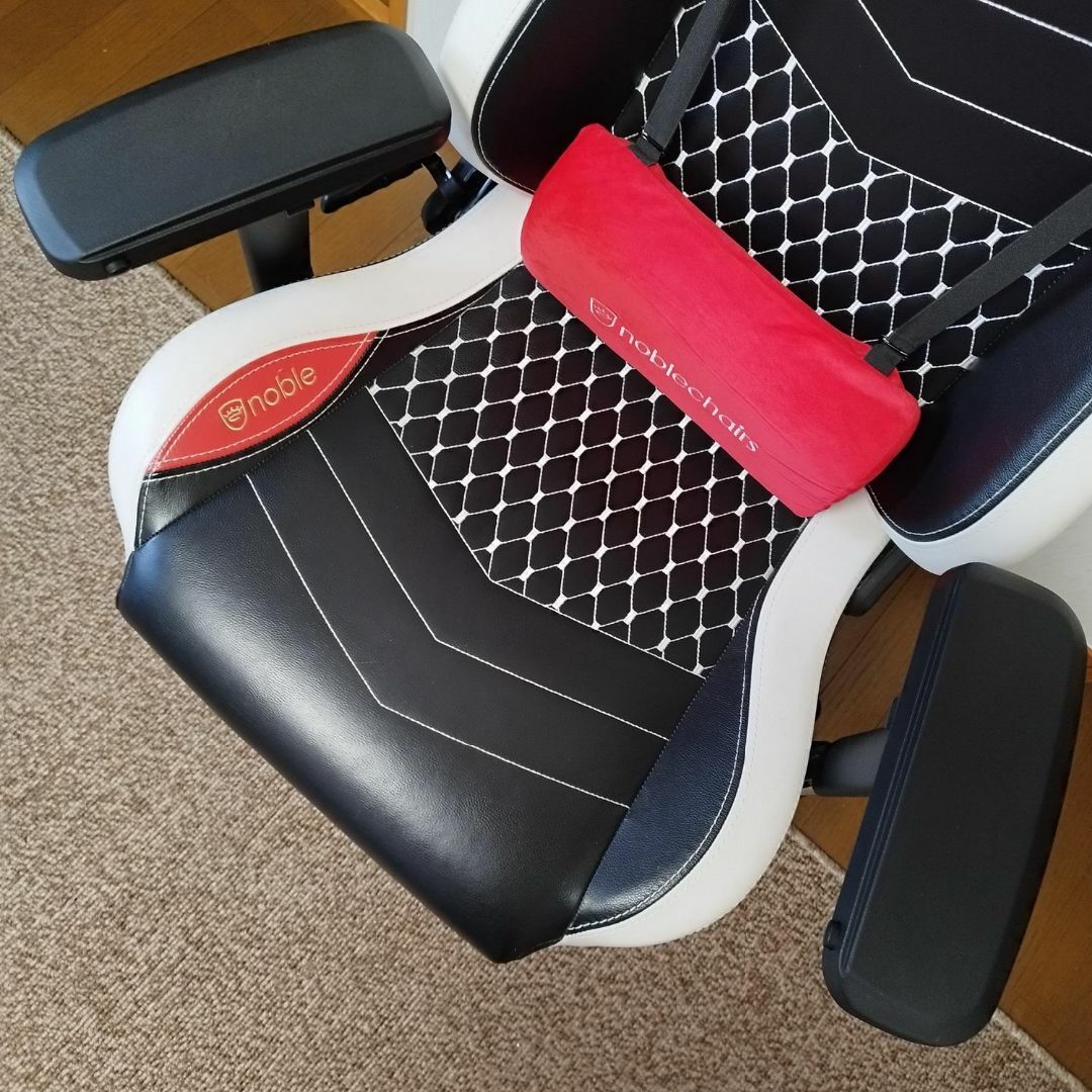 美品 noblechairs EPICトリコロール 本革＋AMG 新品クッション インテリア/住まい/日用品の椅子/チェア(デスクチェア)の商品写真