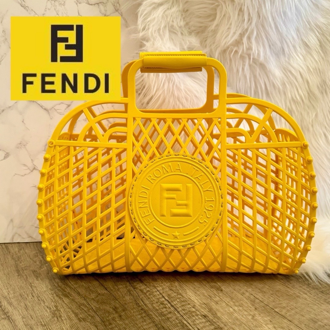 FENDI(フェンディ)の正規品美品‼︎FENDI  フェンディバスケット　カゴバッグ　トートバッグ　黄色 レディースのバッグ(かごバッグ/ストローバッグ)の商品写真