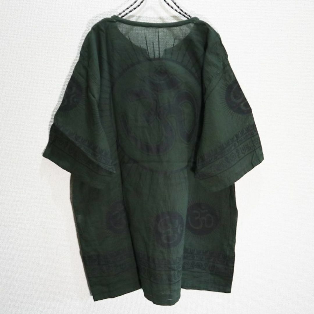 【新品】アジアンコットンシャツ　半袖　オーム文字柄　深緑系 メンズのトップス(Tシャツ/カットソー(半袖/袖なし))の商品写真