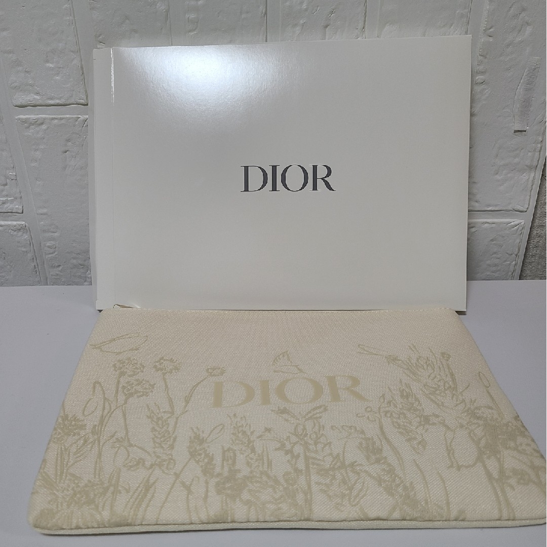 Dior(ディオール)のディオール　ノベルティー　ポーチ エンタメ/ホビーのコレクション(ノベルティグッズ)の商品写真