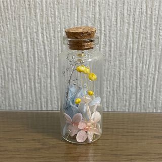 ドライフラワー 鑑賞花 ピンク ブルー イエロー シルバー ボトルインテリア雑貨(ドライフラワー)