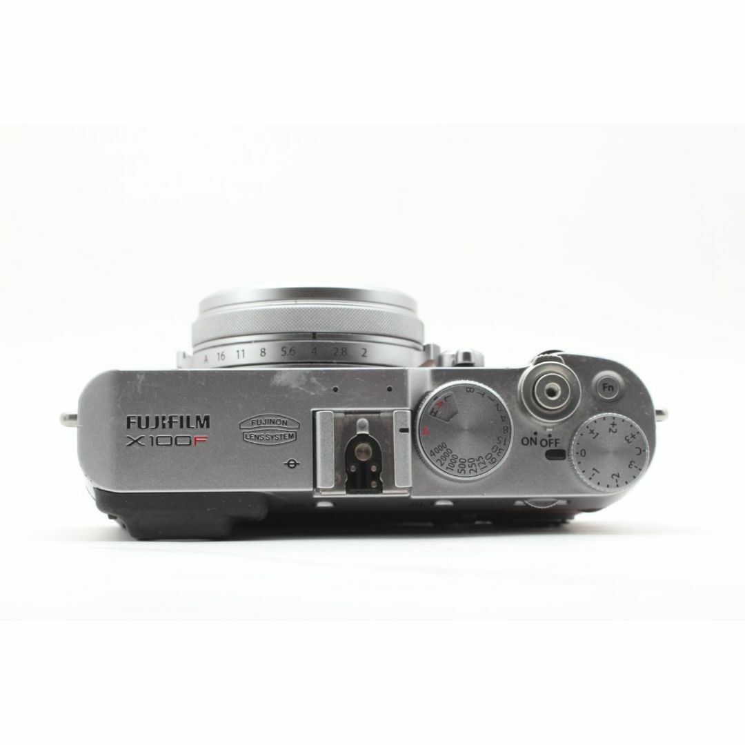 富士フイルム(フジフイルム)のショット数2,232枚 FUJIFILM X100F ブラウン スマホ/家電/カメラのカメラ(コンパクトデジタルカメラ)の商品写真