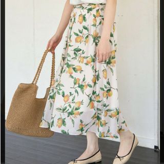 ロペピクニック(Rope' Picnic)の新品タグ☆【ロペピクニック】爽やかレモン柄★ふんわりシアー素材フレアスカート(ロングスカート)