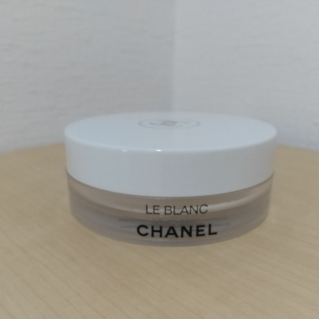 CHANEL(シャネル)のシャネル ルブラン ルースパウダー  10 クリスタリン フェイスパウダー コスメ/美容のベースメイク/化粧品(フェイスパウダー)の商品写真