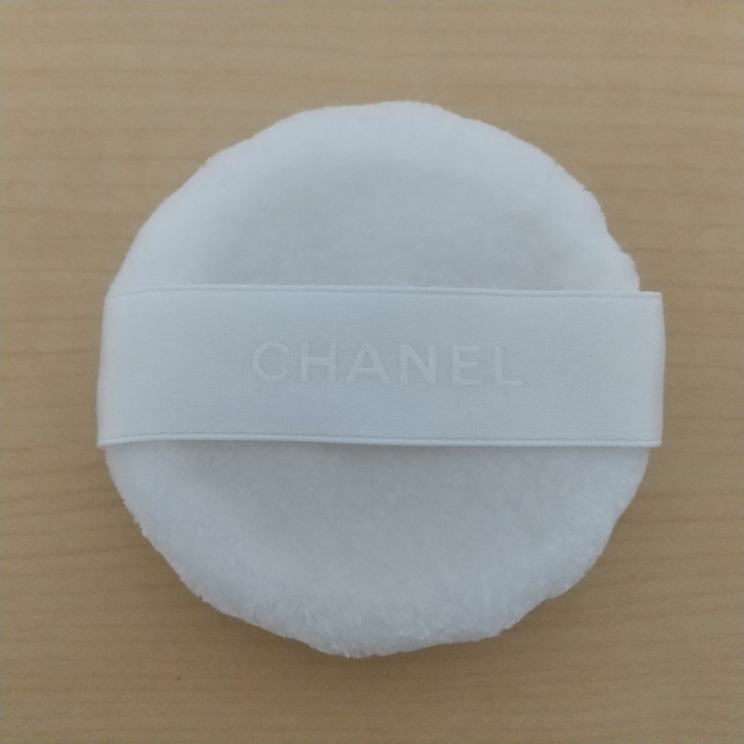 CHANEL(シャネル)のシャネル ルブラン ルースパウダー  10 クリスタリン フェイスパウダー コスメ/美容のベースメイク/化粧品(フェイスパウダー)の商品写真