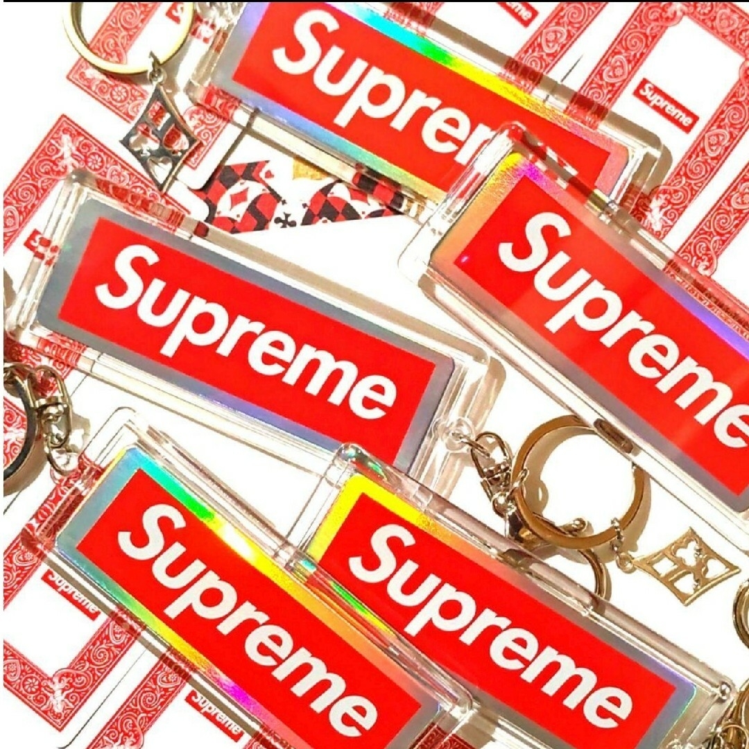 Supreme(シュプリーム)の豪華Supremeホログラムトランプ２枚＆シルバートランプチャームキーホルダー② メンズのファッション小物(キーホルダー)の商品写真