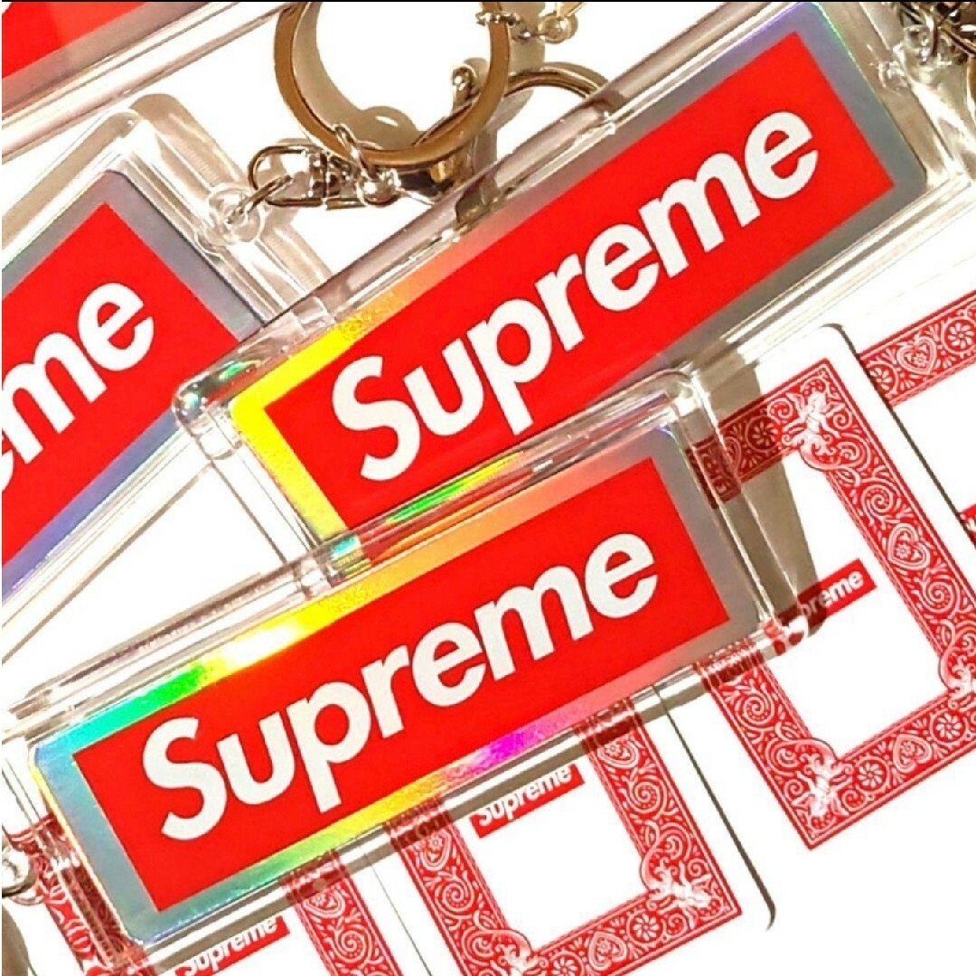 Supreme(シュプリーム)の豪華Supremeホログラムトランプ２枚＆シルバートランプチャームキーホルダー② メンズのファッション小物(キーホルダー)の商品写真