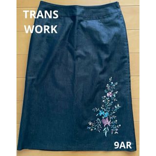 トランスワーク(TRANS WORK)のTRANSWORK デニム調　花柄刺繍　スカート(ひざ丈スカート)