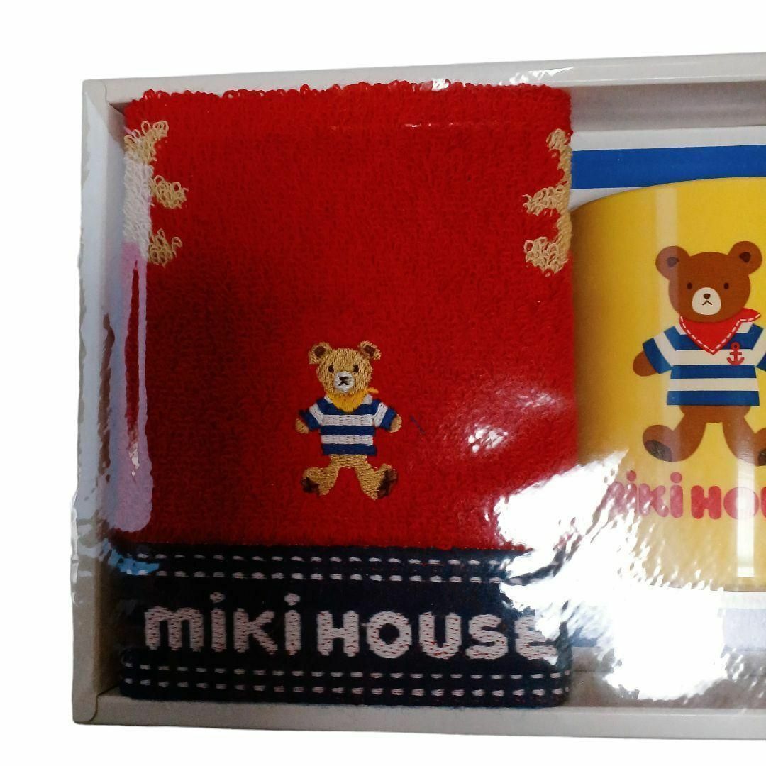 mikihouse(ミキハウス)の【未使用品❤️】MIKI HOUSE ハンドタオル＆マグカップ赤イエロークマ柄 インテリア/住まい/日用品の日用品/生活雑貨/旅行(タオル/バス用品)の商品写真