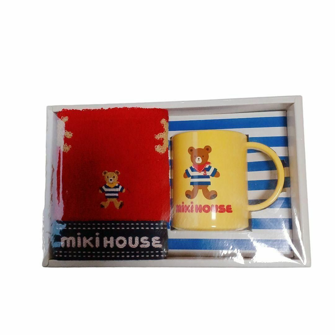 mikihouse(ミキハウス)の【未使用品❤️】MIKI HOUSE ハンドタオル＆マグカップ赤イエロークマ柄 インテリア/住まい/日用品の日用品/生活雑貨/旅行(タオル/バス用品)の商品写真