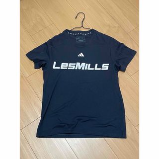 アディダス(adidas)のadidas LES MILLSグラフィック半袖Tシャツ(Tシャツ(半袖/袖なし))