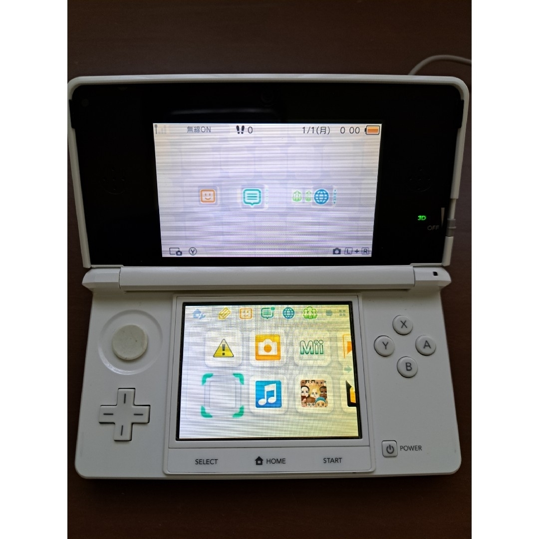 ニンテンドー3DS(ニンテンドー3DS)のNintendo 3DS ホワイト 充電器付き エンタメ/ホビーのゲームソフト/ゲーム機本体(携帯用ゲーム機本体)の商品写真