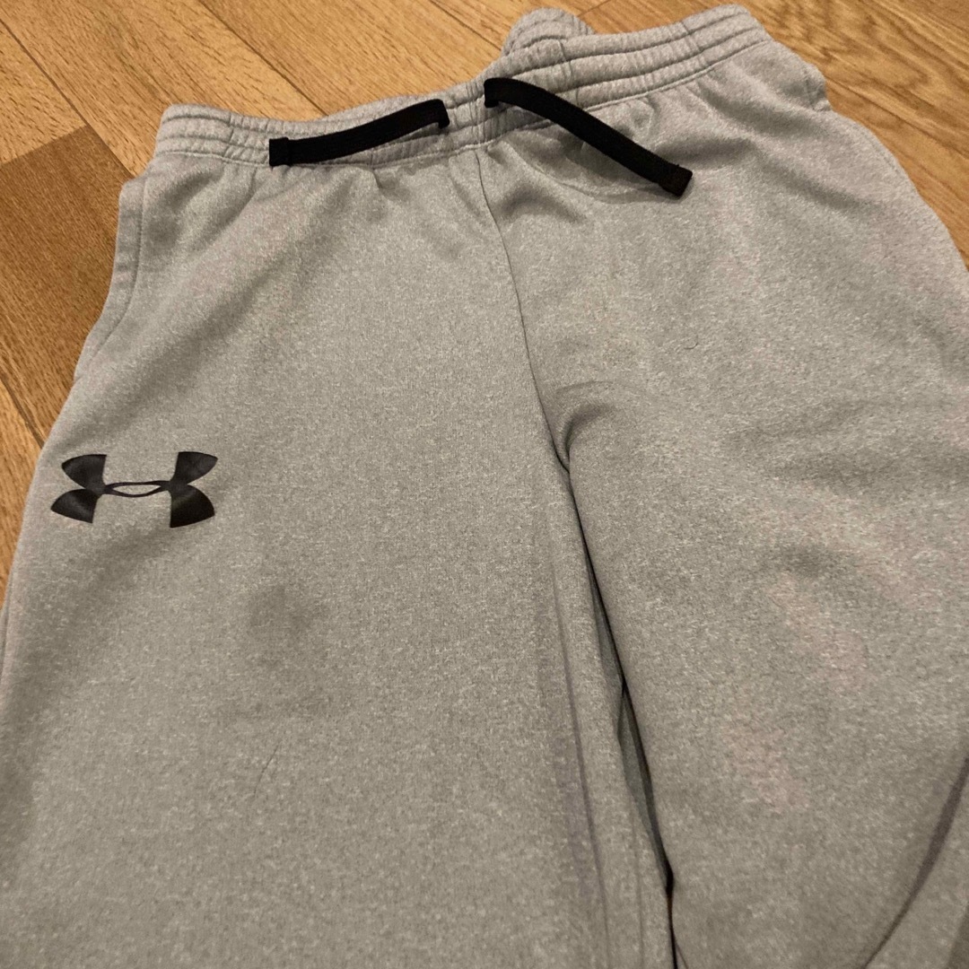 UNDER ARMOUR(アンダーアーマー)のアンダーアーマー　150㌢　スウェットズボン キッズ/ベビー/マタニティのキッズ服男の子用(90cm~)(パンツ/スパッツ)の商品写真