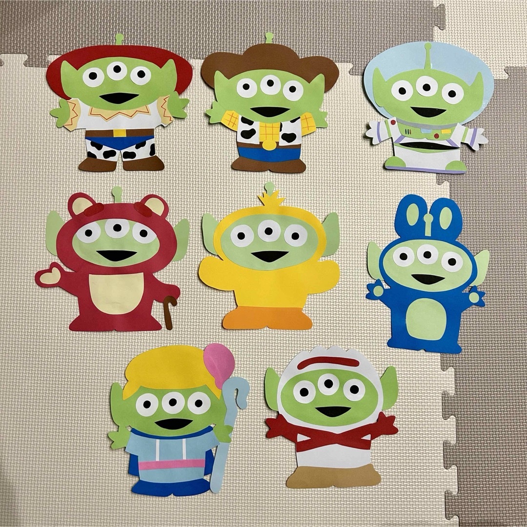 Disney(ディズニー)のキャラクター ディズニー トイストーリー 壁面 誕生日 飾り 保育 画用紙 ハンドメイドの素材/材料(型紙/パターン)の商品写真