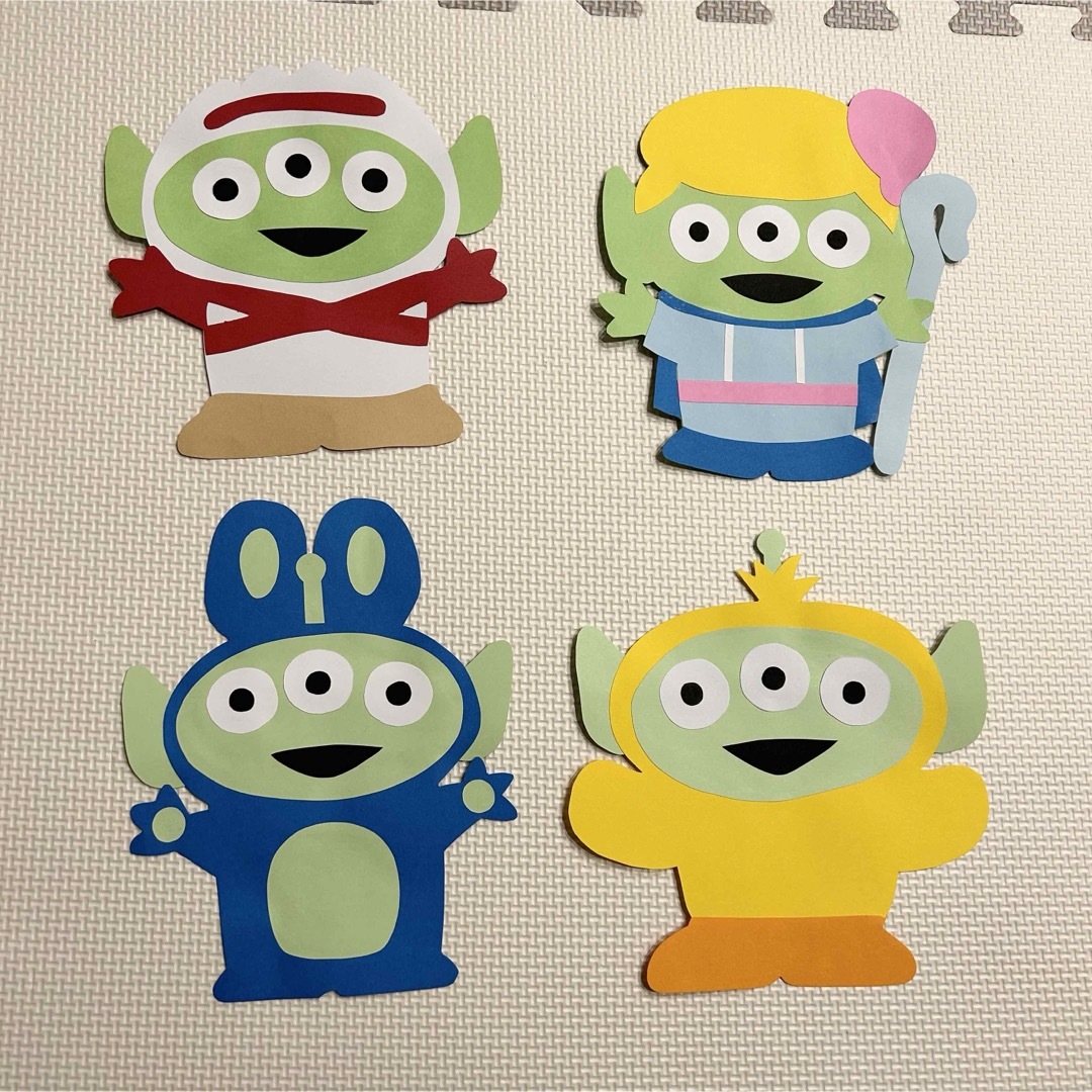 Disney(ディズニー)のキャラクター ディズニー トイストーリー 壁面 誕生日 飾り 保育 画用紙 ハンドメイドの素材/材料(型紙/パターン)の商品写真