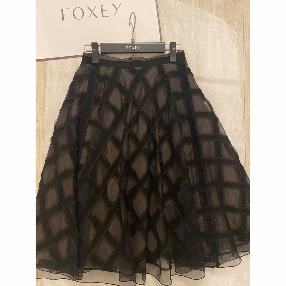 FOXEY(フォクシー)のフォクシー👑　No.42117  Skirt Cross Noir レディースのスカート(ひざ丈スカート)の商品写真