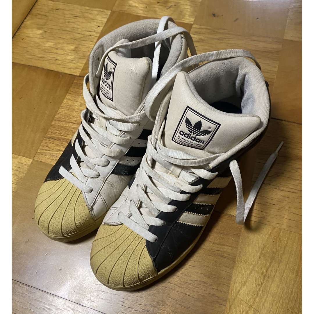 adidas(アディダス)のadidas ハイカットスニーカー　左右非対称 メンズの靴/シューズ(スニーカー)の商品写真