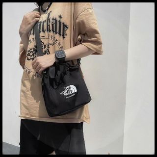 ✨新品未使用✨DONOBAN アキロンコラボ ノットプティカゴバッグWhiteの ✨新品未使用✨DONOBAN アキロンコラボ ノットプティカゴバッグWhiteの