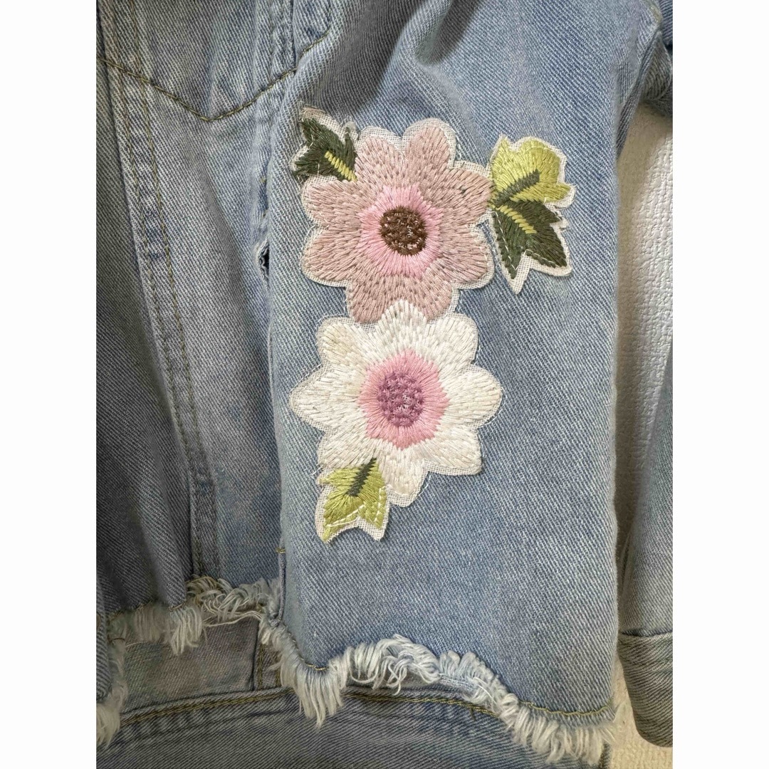 FOREVER 21(フォーエバートゥエンティーワン)のFOREVER21 フォーエバー21 花柄刺繍 デニムジャケット レディースのジャケット/アウター(Gジャン/デニムジャケット)の商品写真