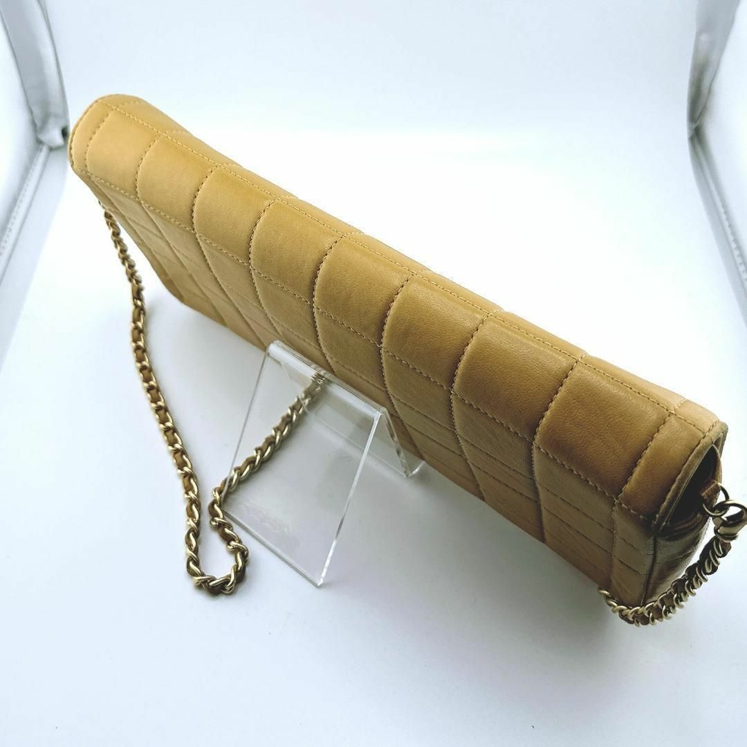 CHANEL(シャネル)のシャネル ラム チョコバー チェーン ショルダーバッグ ベージュ レディースのバッグ(ショルダーバッグ)の商品写真