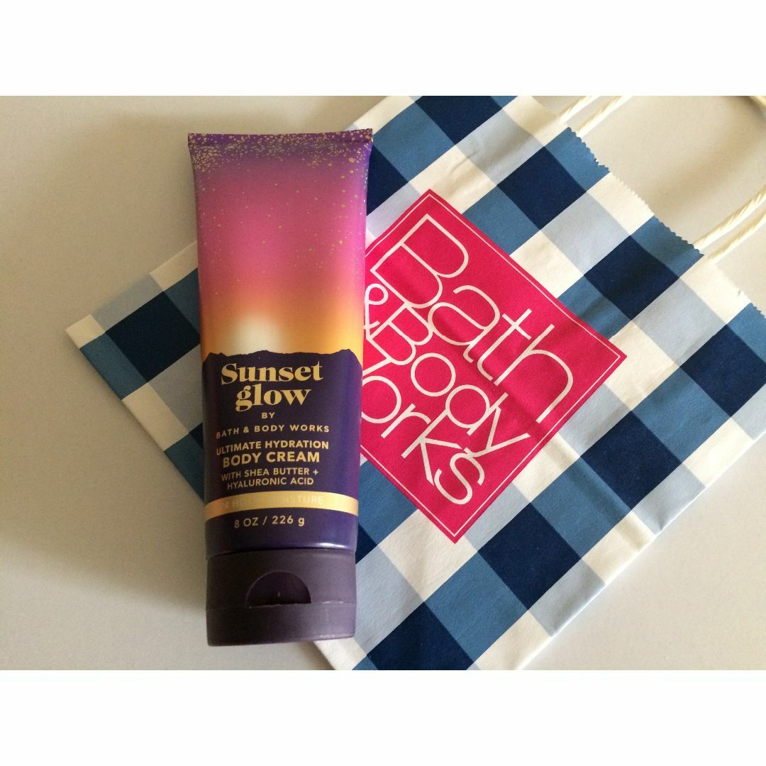 Bath & Body Works(バスアンドボディーワークス)のBB0275 SUNSET GLOW Ultimate Hydration Bo コスメ/美容のボディケア(ボディクリーム)の商品写真