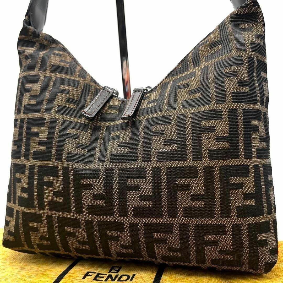 FENDI(フェンディ)の【美品】フェンディ ズッカ ショルダーバッグ  FF金具 キャンバス レザー レディースのバッグ(ショルダーバッグ)の商品写真