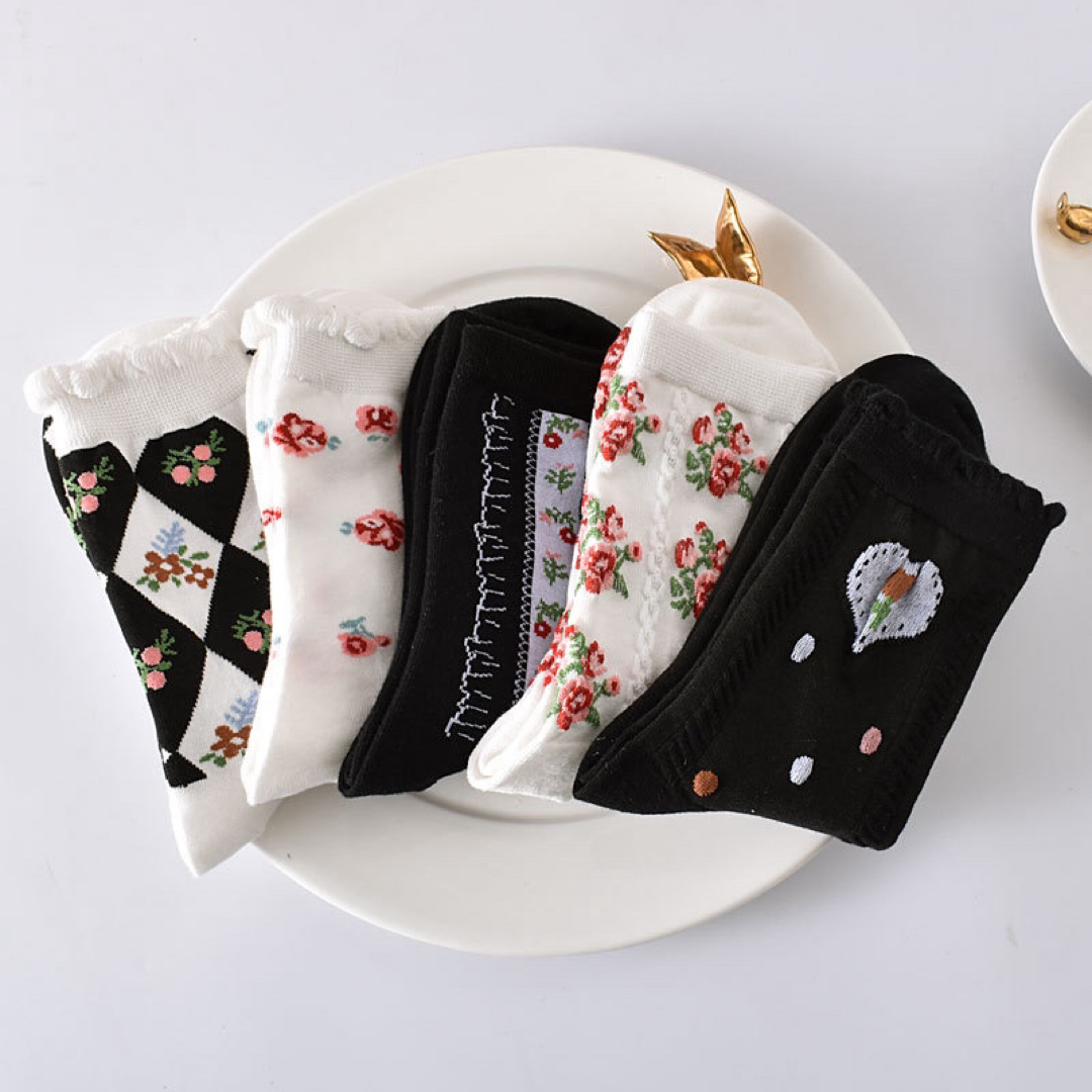 かわいいロリータ　靴下　レディース　おしゃれ　5足セット　ロリィタ　花　黒　韓国 レディースのレッグウェア(ソックス)の商品写真